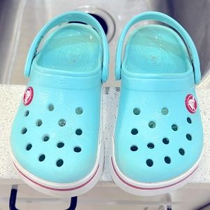 8-9c crocs!